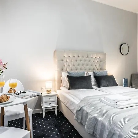 Rent Like - Serenity Iii - Old Town *